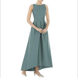 Alfred Sung Bridesmaid - Style D706